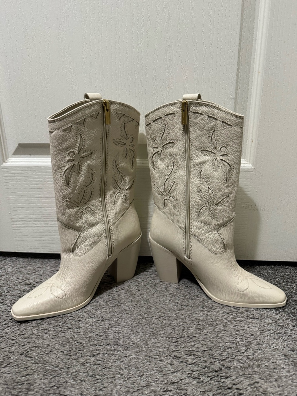 NWOT Vince Camuto Cream Embroidered Western Block-Heel Boot - Picture 6 of 9